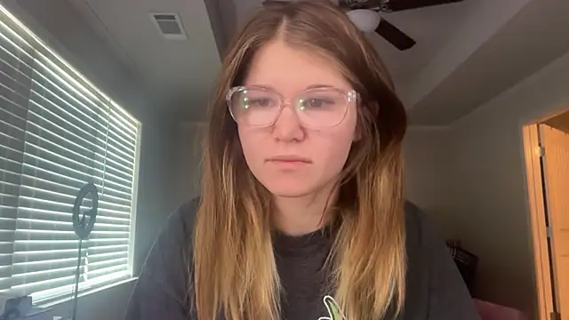 Snapshot of Riley_ray69 chatting on January 2026 04:42:01 PM Riley ray69 online show from January 2026 04:42:01 PM