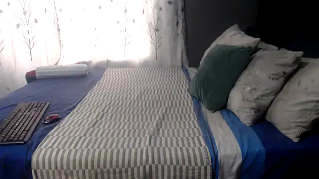 Snapshot of SEXYHUGEASS21 chatting on October 2025 07:42:02 AM SEXYHUGEASS21 online show from October 2025 07:42:02 AM