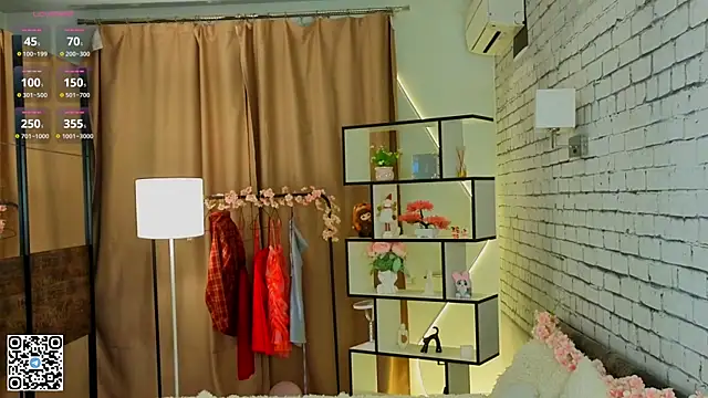 Snapshot of LorinaMaffitt chatting on October 2025 07:01:02 PM LorinaMaffitt online show from October 2025 07:01:02 PM