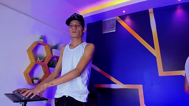 Snapshot of imperial_boys chatting on September 2025 04:26:01 AM imperial boys online show from September 2025 04:26:01 AM