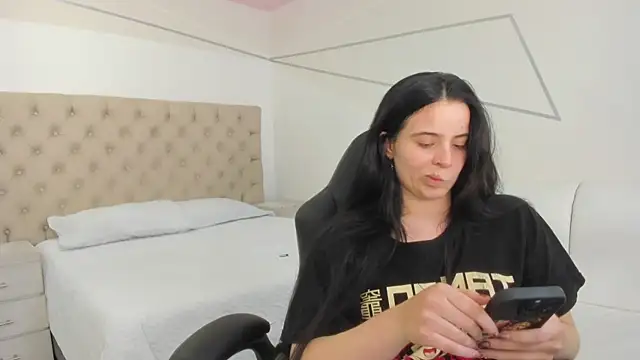 ChannelWhite  online show from September 2025 10:36:01 PM