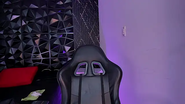 ChannelWhite  online show from March 2026 09:21:02 PM