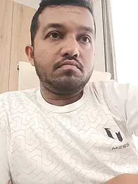 Snapshot of VJ17 chatting on October 2025 05:10:02 AM VJ17 online show from October 2025 05:10:02 AM