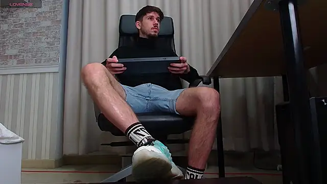 Snapshot of JonahShaw chatting on September 2025 04:17:01 AM JonahShaw online show from September 2025 04:17:01 AM