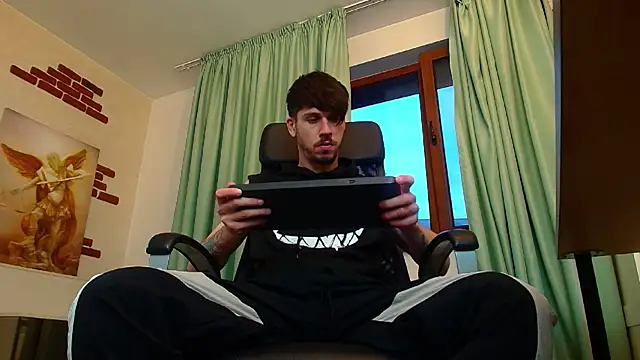 Snapshot of JonahShaw chatting on September 2025 04:28:01 AM JonahShaw online show from September 2025 04:28:01 AM