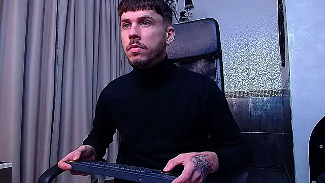 Snapshot of JonahShaw chatting on October 2025 04:29:01 AM JonahShaw online show from October 2025 04:29:01 AM