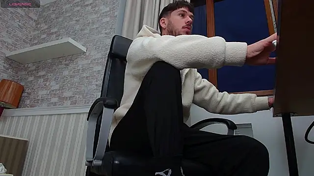 Snapshot of JonahShaw chatting on October 2025 04:12:01 AM JonahShaw online show from October 2025 04:12:01 AM