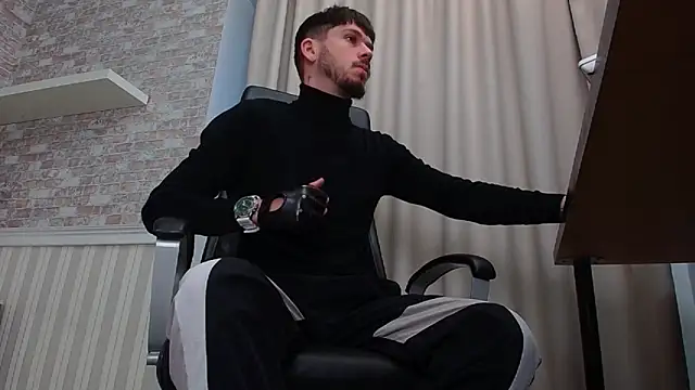 Snapshot of JonahShaw chatting on October 2025 04:35:01 AM JonahShaw online show from October 2025 04:35:01 AM