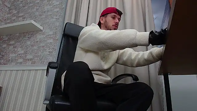 Snapshot of JonahShaw chatting on October 2025 04:23:02 AM JonahShaw online show from October 2025 04:23:02 AM