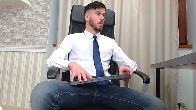 Snapshot of JonahShaw chatting on November 2025 05:18:01 AM JonahShaw online show from November 2025 05:18:01 AM