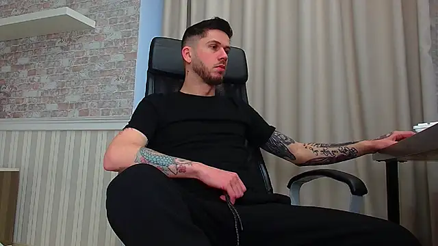 Snapshot of JonahShaw chatting on December 2025 05:55:02 AM JonahShaw online show from December 2025 05:55:02 AM