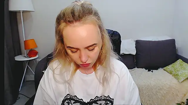 LiluMoon   online show from April 2026 06:38:02 PM