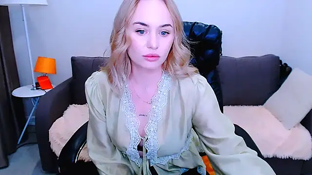 Snapshot of LiluMoon__ chatting on June 2026 11:14:02 AM LiluMoon online show from June 2026 11:14:02 AM