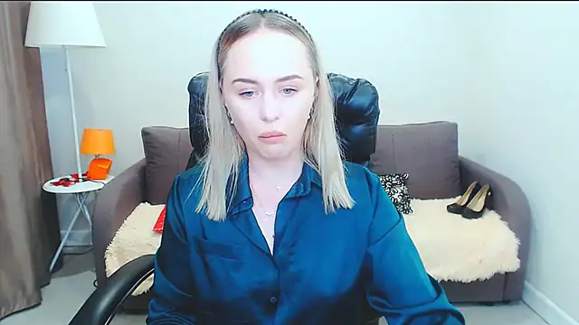 Snapshot of LiluMoon__ chatting on July 2026 04:33:01 PM LiluMoon online show from July 2026 04:33:01 PM