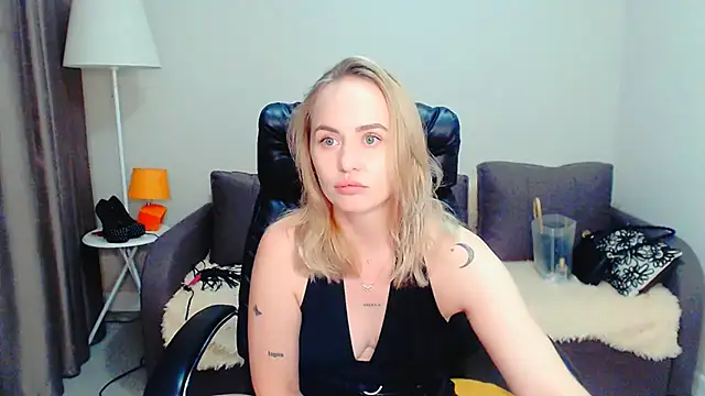 Snapshot of LiluMoon__ chatting on July 2026 06:03:02 PM LiluMoon online show from July 2026 06:03:02 PM