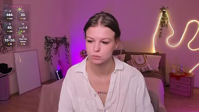 Lisa Blossom online show from July 2026 05:01:01 AM