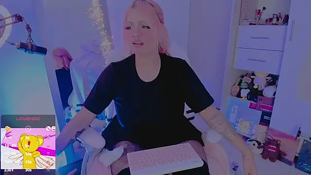 Snapshot of amywilld chatting on March 2026 05:44:01 AM amywilld online show from March 2026 05:44:01 AM