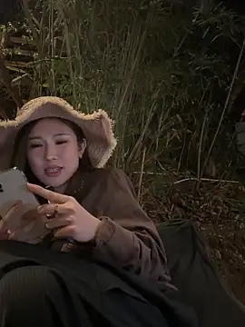 Snapshot of Manson13333 chatting on April 2026 12:57:01 PM Manson13333 online show from April 2026 12:57:01 PM