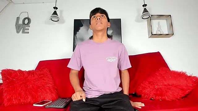 tyler twink boy online show from March 2026 01:11:02 PM