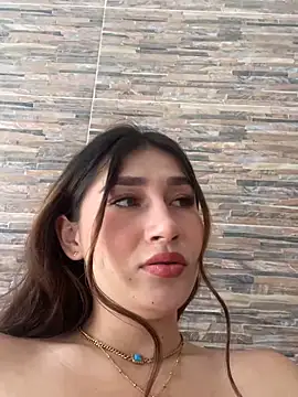 Isa Villamarin online show from October 2025 02:39:01 PM