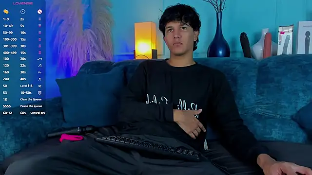 Leo Savage  online show from December 2025 03:45:02 AM