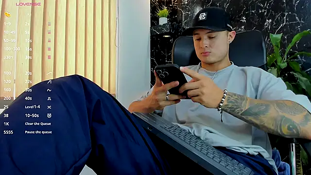 Snapshot of Alexander_ferre chatting on September 2025 06:24:01 PM Alexander ferre online show from September 2025 06:24:01 PM