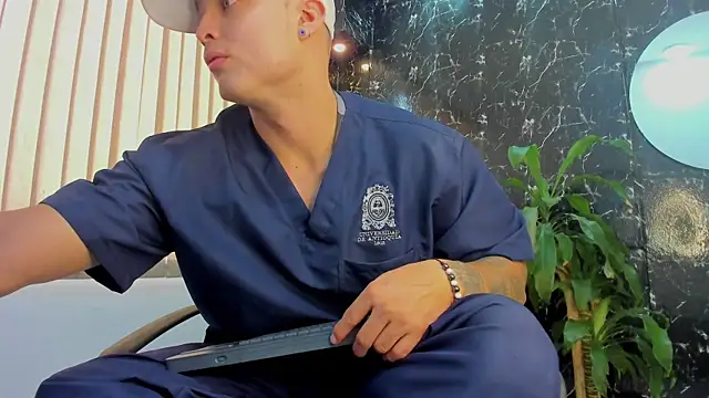 Snapshot of Alexander_ferre chatting on October 2025 05:03:01 PM Alexander ferre online show from October 2025 05:03:01 PM