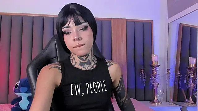 misstomie  online show from November 2025 04:18:02 PM