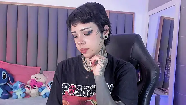 misstomie  online show from November 2025 03:01:02 PM