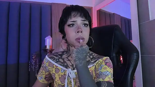 Snapshot of misstomie_ chatting on April 2026 06:22:01 PM misstomie online show from April 2026 06:22:01 PM