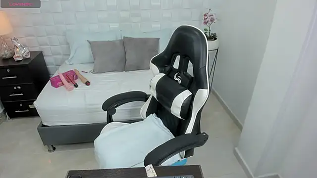 Snapshot of yulitza1025 chatting on October 2025 01:12:01 PM yulitza1025 online show from October 2025 01:12:01 PM