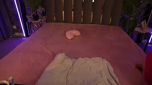 RedDoll  online show from October 2025 07:46:02 PM