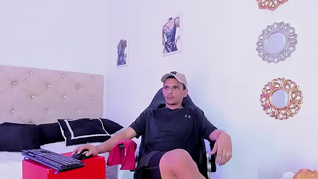 Snapshot of _Tarekk_ chatting on September 2025 05:13:01 PM Tarekk online show from September 2025 05:13:01 PM