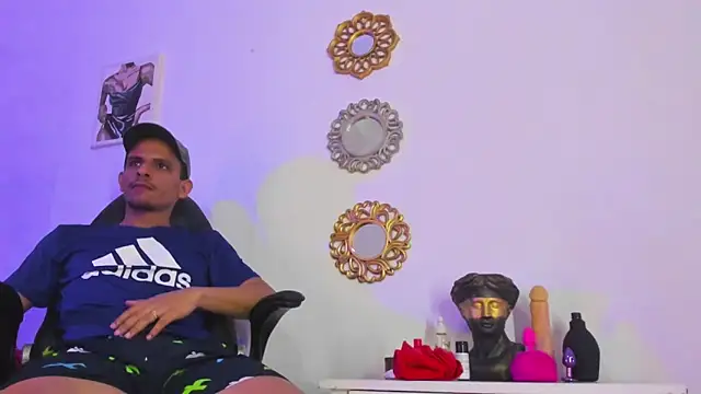 Snapshot of _Tarekk_ chatting on September 2025 05:58:01 PM Tarekk online show from September 2025 05:58:01 PM