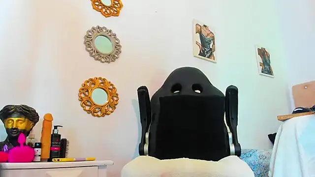 Snapshot of _Tarekk_ chatting on October 2025 03:18:01 PM Tarekk online show from October 2025 03:18:01 PM