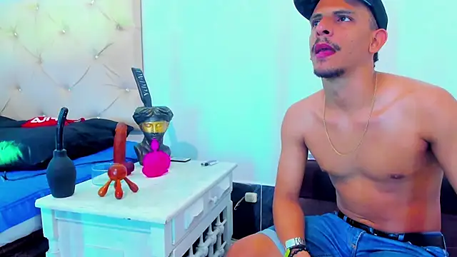 Snapshot of _Tarekk_ chatting on October 2025 02:13:01 PM Tarekk online show from October 2025 02:13:01 PM