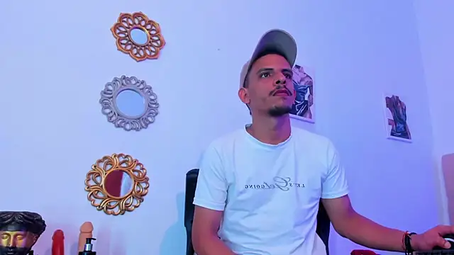 Snapshot of _Tarekk_ chatting on October 2025 02:58:02 PM Tarekk online show from October 2025 02:58:02 PM