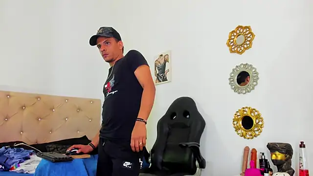 Snapshot of _Tarekk_ chatting on October 2025 09:26:02 PM Tarekk online show from October 2025 09:26:02 PM