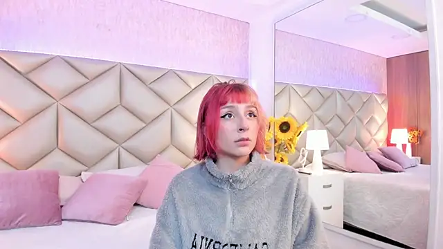 dafnne hall online show from December 2025 04:22:01 AM