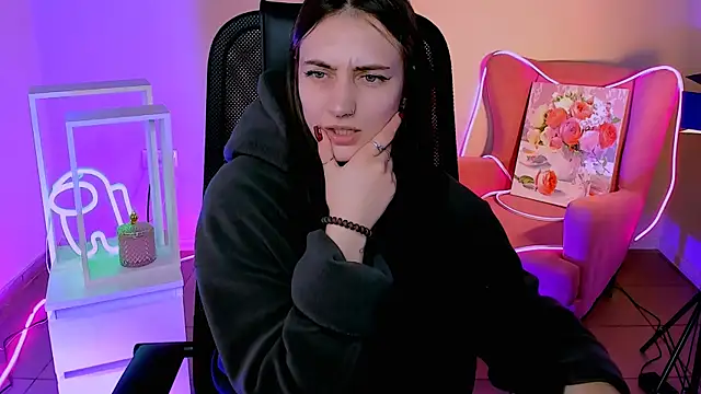 olivianorton online show from September 2025 12:32:01 PM