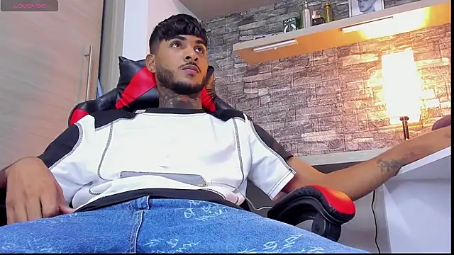 Snapshot of Theimperialboys_ chatting on October 2025 01:01:02 AM Theimperialboys  online show from October 2025 01:01:02 AM