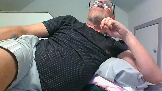 Snapshot of naughtygrandad1 chatting on May 2026 06:02:01 PM naughtygrandad1 online show from May 2026 06:02:01 PM