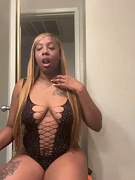 Snapshot of ObsessedWLyla chatting on October 2025 07:09:02 AM ObsessedWLyla online show from October 2025 07:09:02 AM