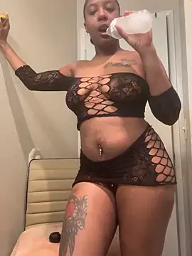 Snapshot of ObsessedWLyla chatting on November 2025 07:41:01 AM ObsessedWLyla online show from November 2025 07:41:01 AM