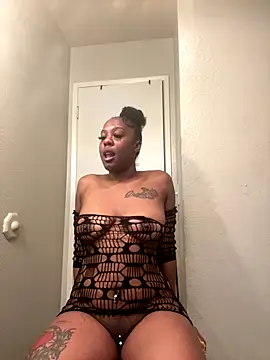 Snapshot of ObsessedWLyla chatting on November 2025 08:57:01 AM ObsessedWLyla online show from November 2025 08:57:01 AM