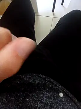 Snapshot of elisaelisa12 chatting on September 2025 10:06:01 AM elisaelisa12 online show from September 2025 10:06:01 AM