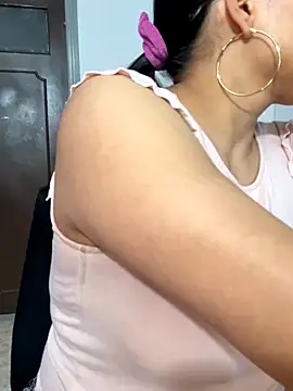 Snapshot of Rouse69_ chatting on December 2025 08:23:01 AM Rouse69 online show from December 2025 08:23:01 AM