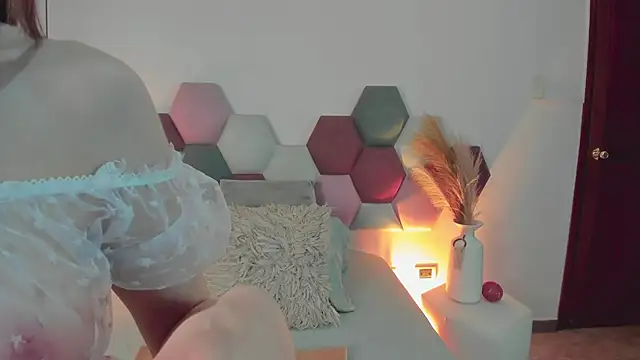 Snapshot of SamantaVee chatting on November 2025 11:43:01 AM SamantaVee online show from November 2025 11:43:01 AM