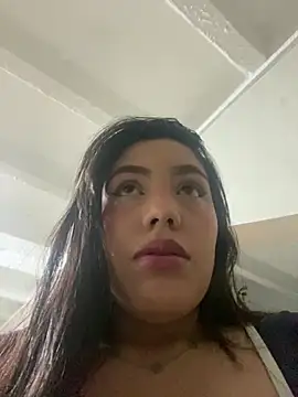 Snapshot of RenataLeclair chatting on June 2026 04:22:01 PM RenataLeclair online show from June 2026 04:22:01 PM