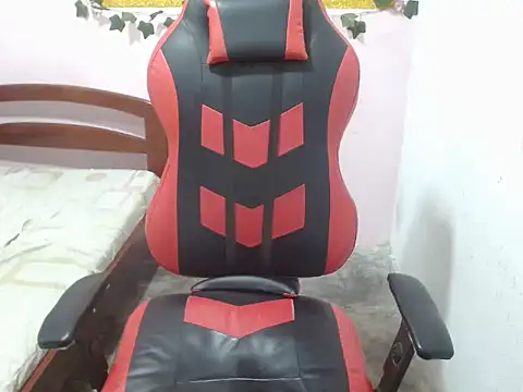 Snapshot of Paola_2105 chatting on October 2025 01:07:02 AM Paola 2105 online show from October 2025 01:07:02 AM